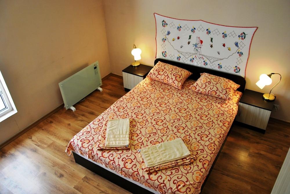 10 Coins Hostel & Tours София Экстерьер фото