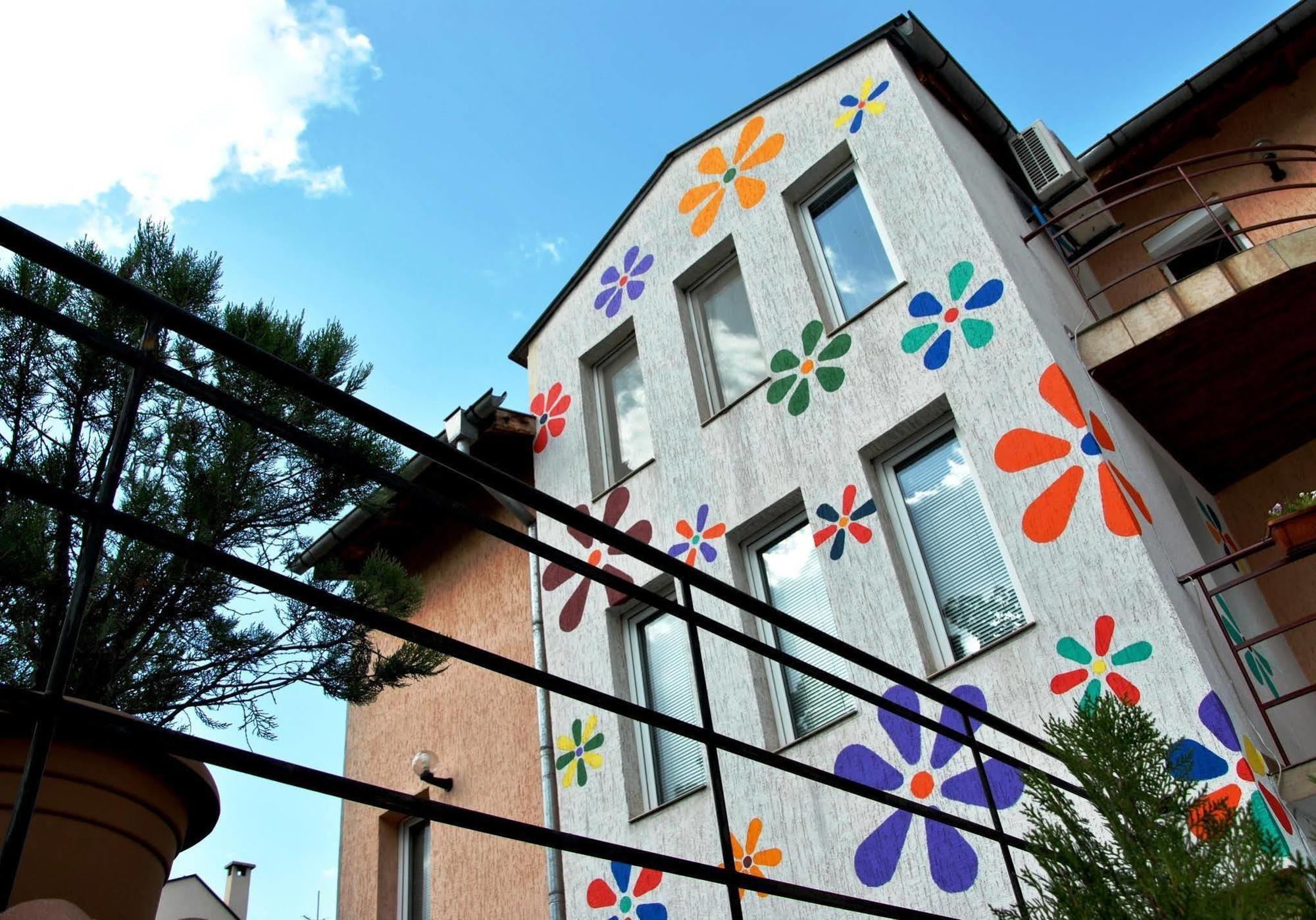 10 Coins Hostel & Tours София Экстерьер фото